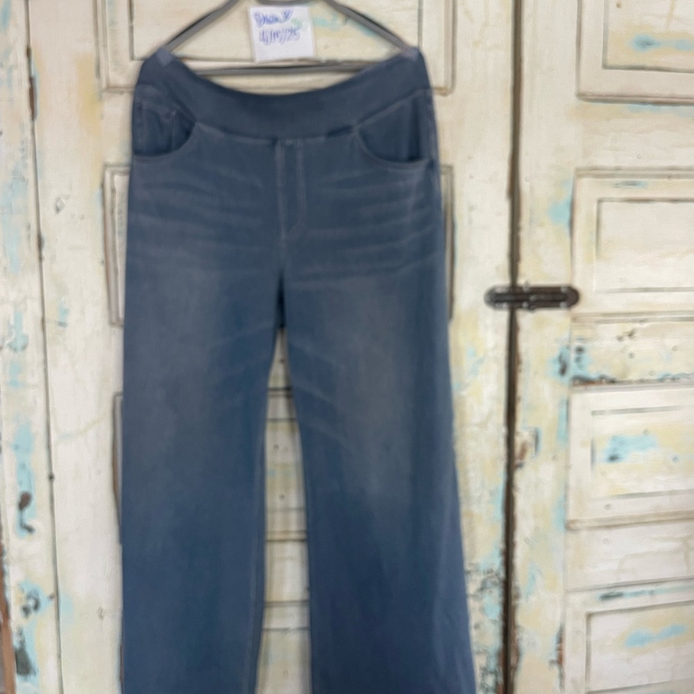 Stretchy wide legged Women's distressed Blue Jeans!